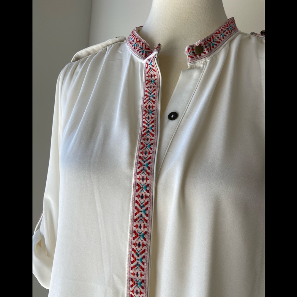 Never worn cute boho ivory F21 blouse w/ colorful trim down front & epaulettes